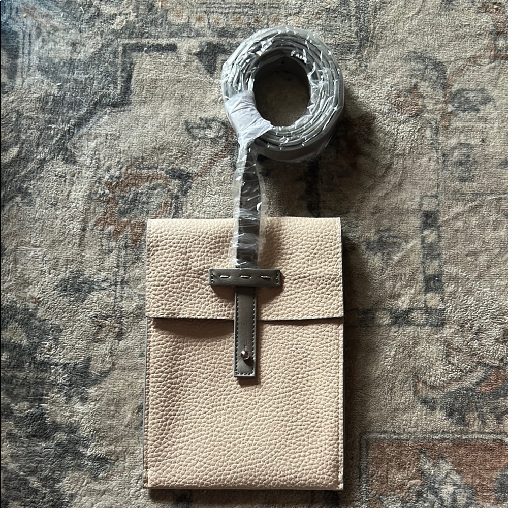 Mary Kay Textured Beige Leather Accessory Bag